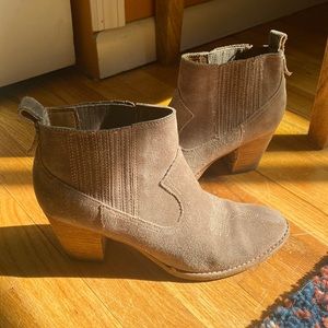 Dolce Vita Tan Suede Western Booties
